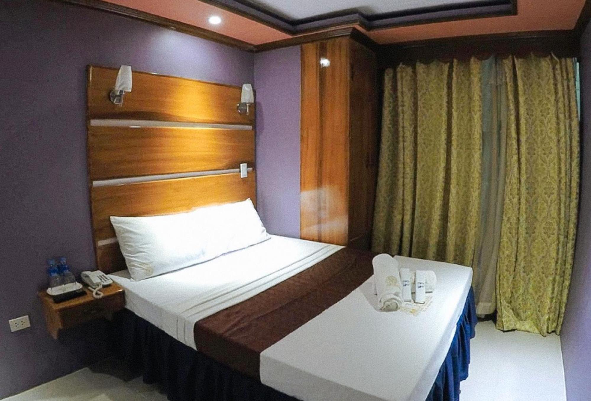 Reddoorz Plus @ Taj Hotel Tuguegarao Ngoại thất bức ảnh