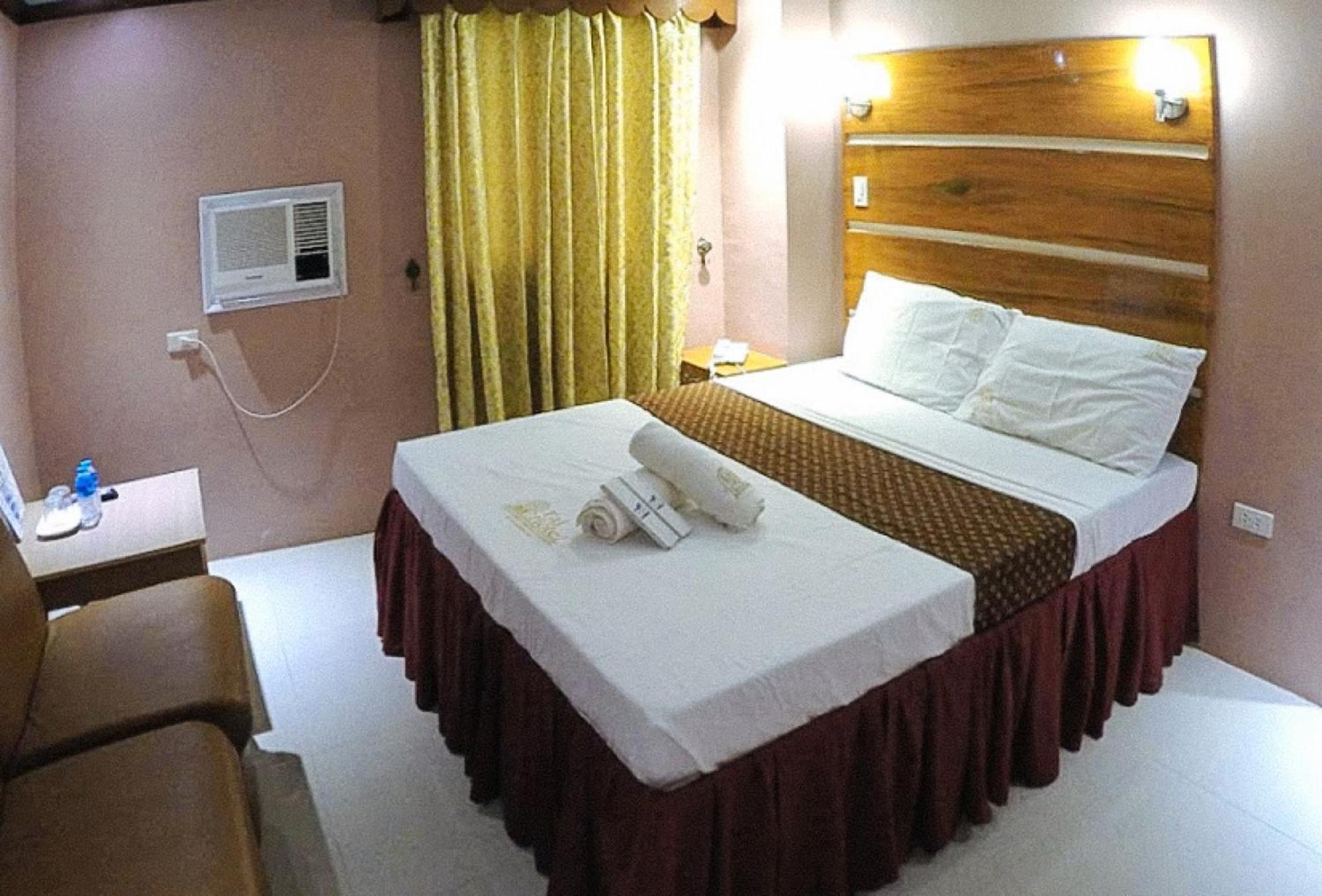 Reddoorz Plus @ Taj Hotel Tuguegarao Ngoại thất bức ảnh