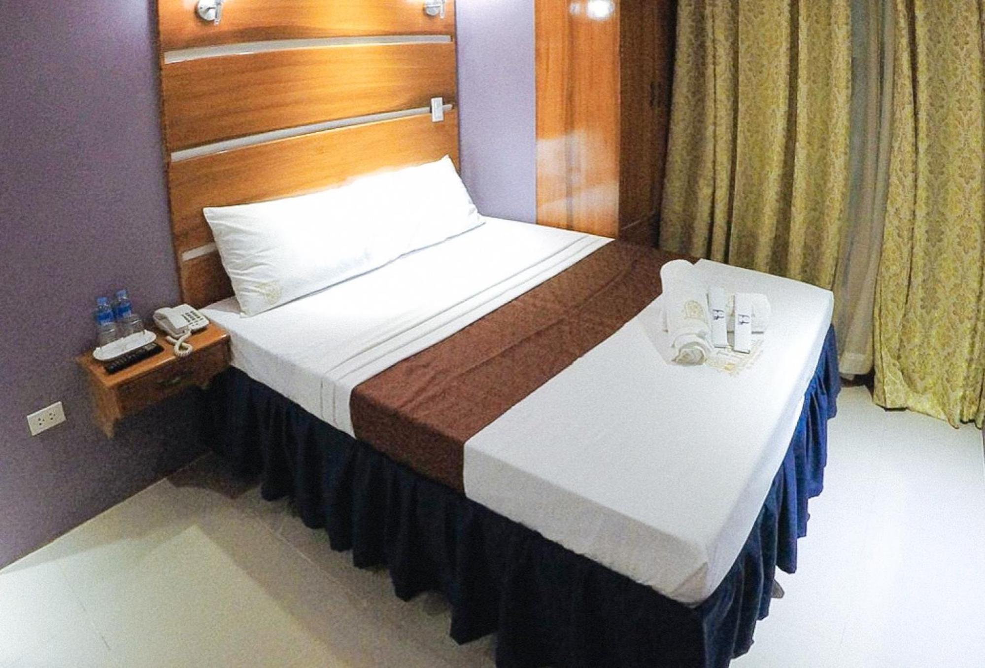 Reddoorz Plus @ Taj Hotel Tuguegarao Ngoại thất bức ảnh