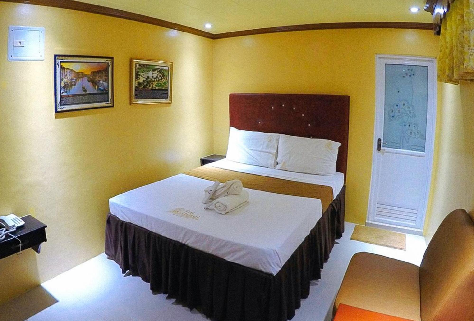 Reddoorz Plus @ Taj Hotel Tuguegarao Ngoại thất bức ảnh