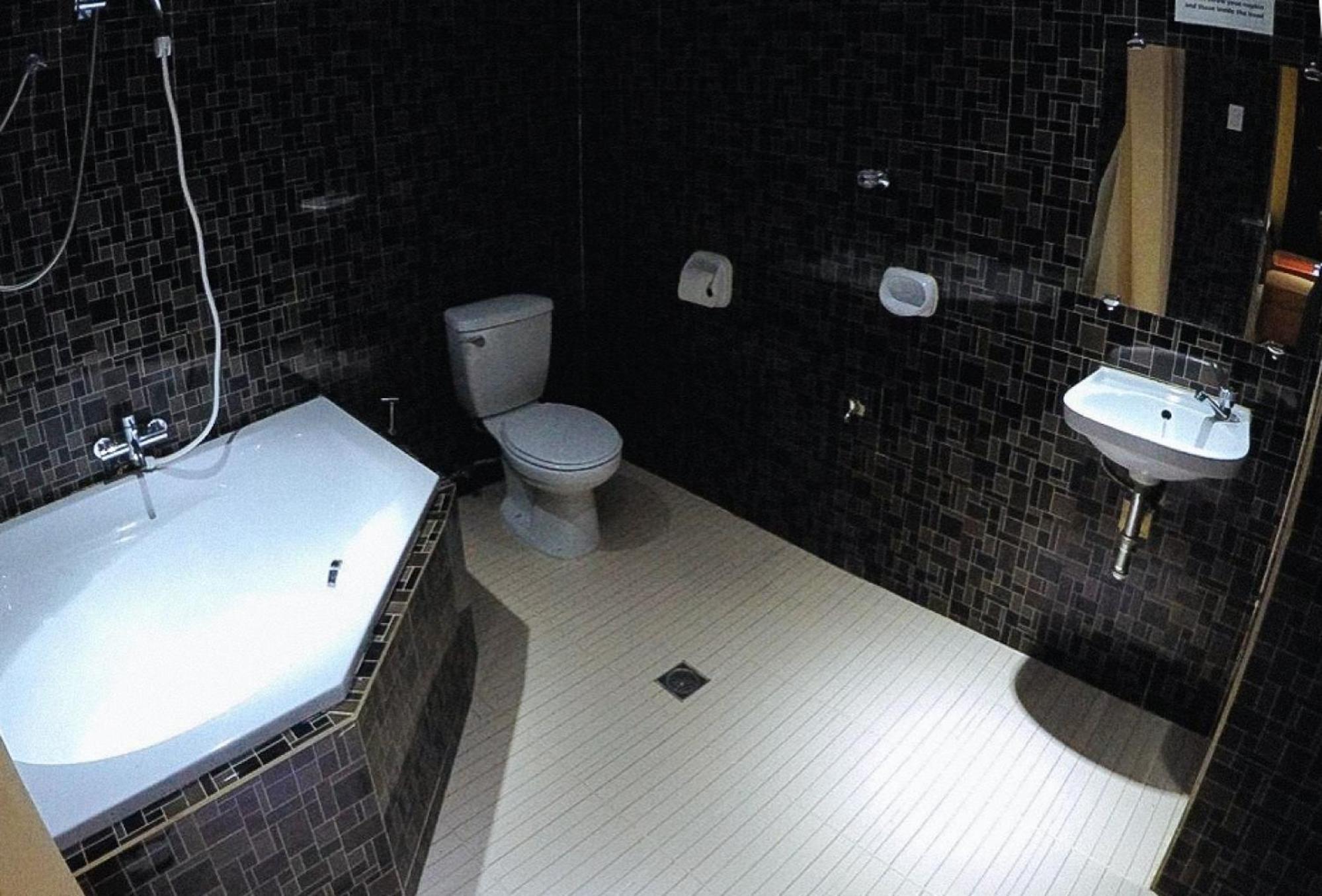 Reddoorz Plus @ Taj Hotel Tuguegarao Ngoại thất bức ảnh