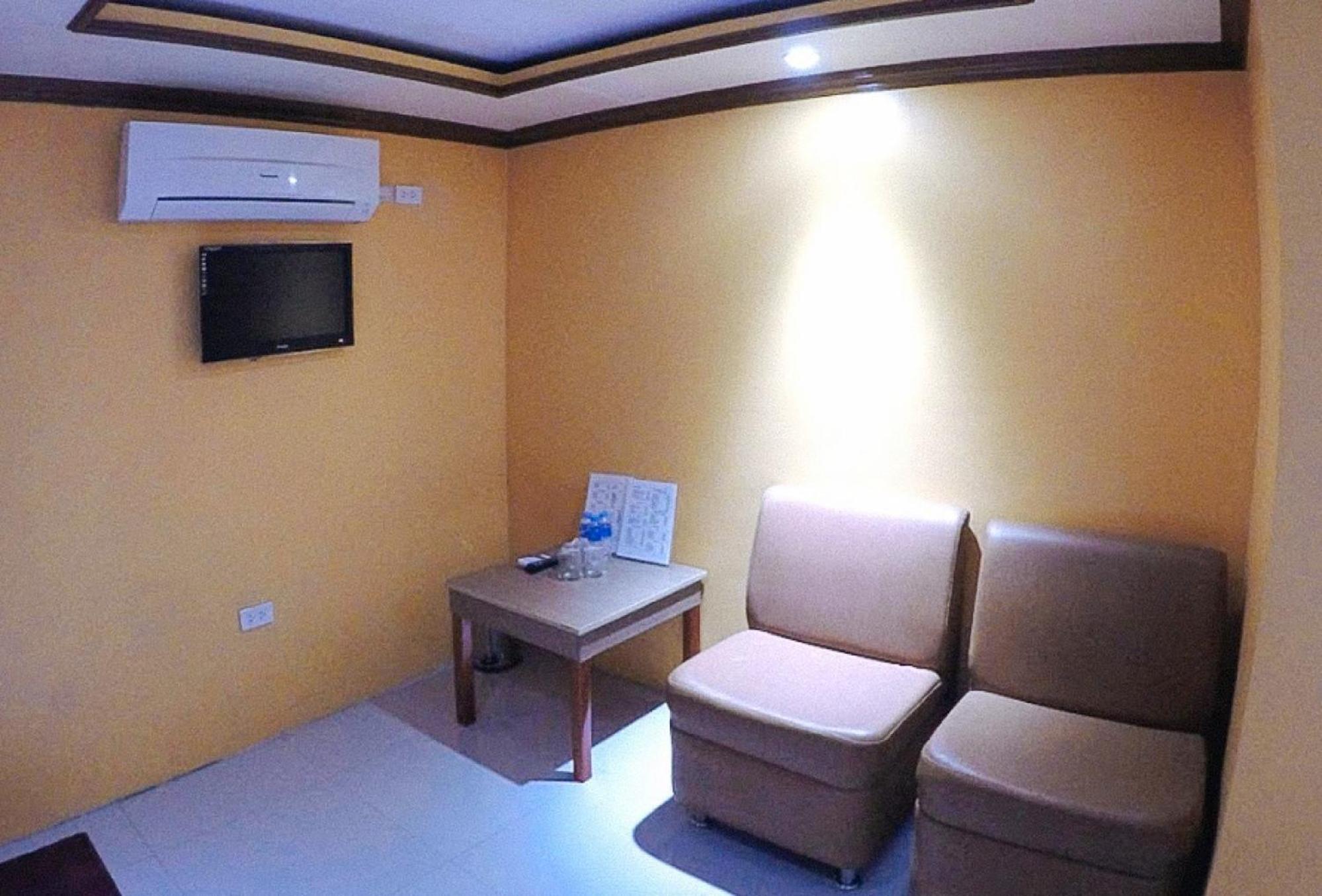Reddoorz Plus @ Taj Hotel Tuguegarao Ngoại thất bức ảnh