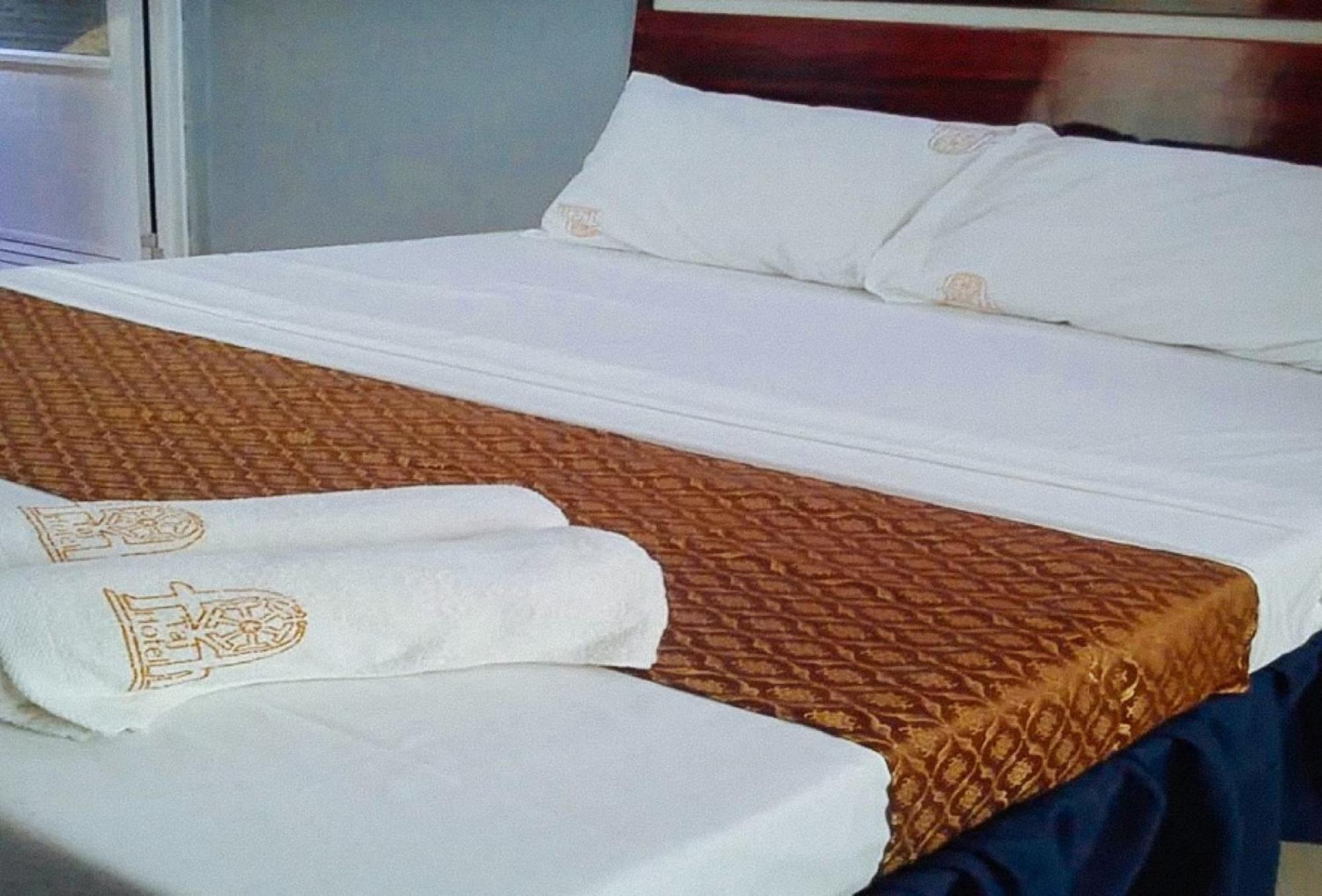 Reddoorz Plus @ Taj Hotel Tuguegarao Ngoại thất bức ảnh