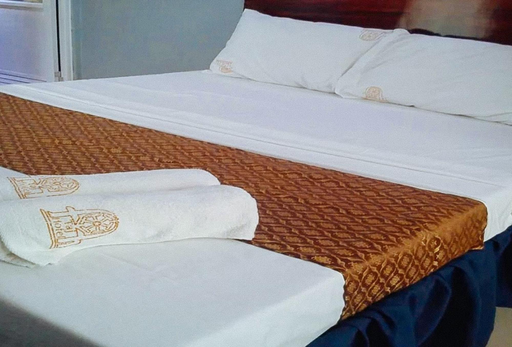 Reddoorz Plus @ Taj Hotel Tuguegarao Ngoại thất bức ảnh