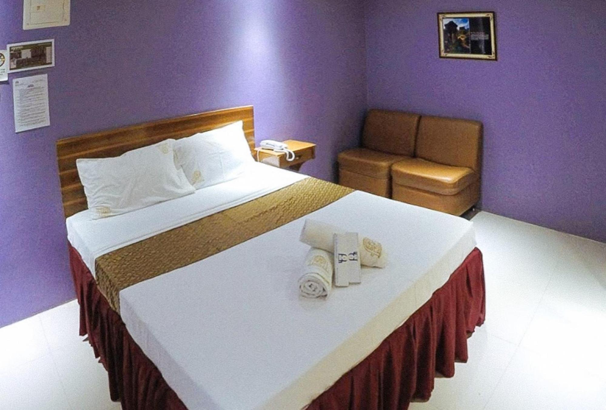 Reddoorz Plus @ Taj Hotel Tuguegarao Ngoại thất bức ảnh